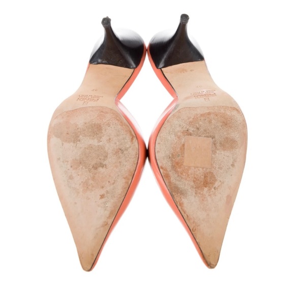 FENDI LEATHER HEELS
Size:7 - Picture 4 of 4